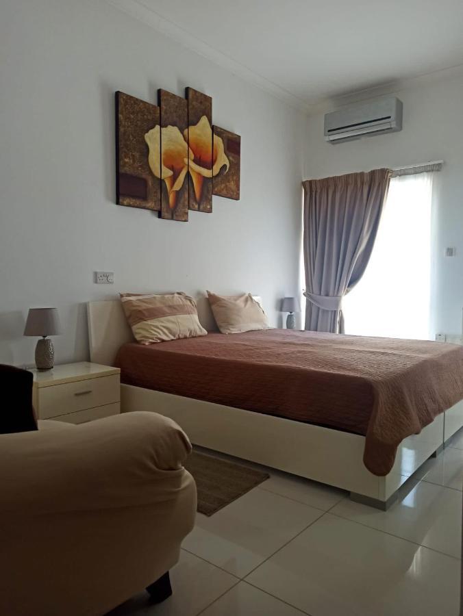 Modern Apartment In The Heart Of Sliema Steps From The Seafront Exterior photo