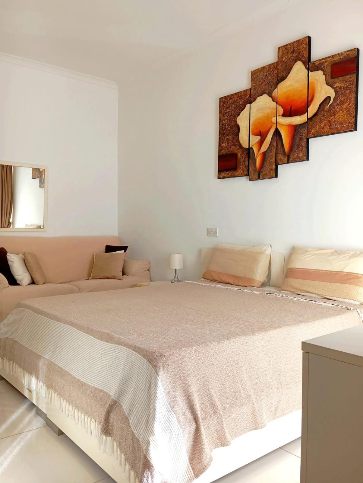 Modern Apartment In The Heart Of Sliema Steps From The Seafront Exterior photo