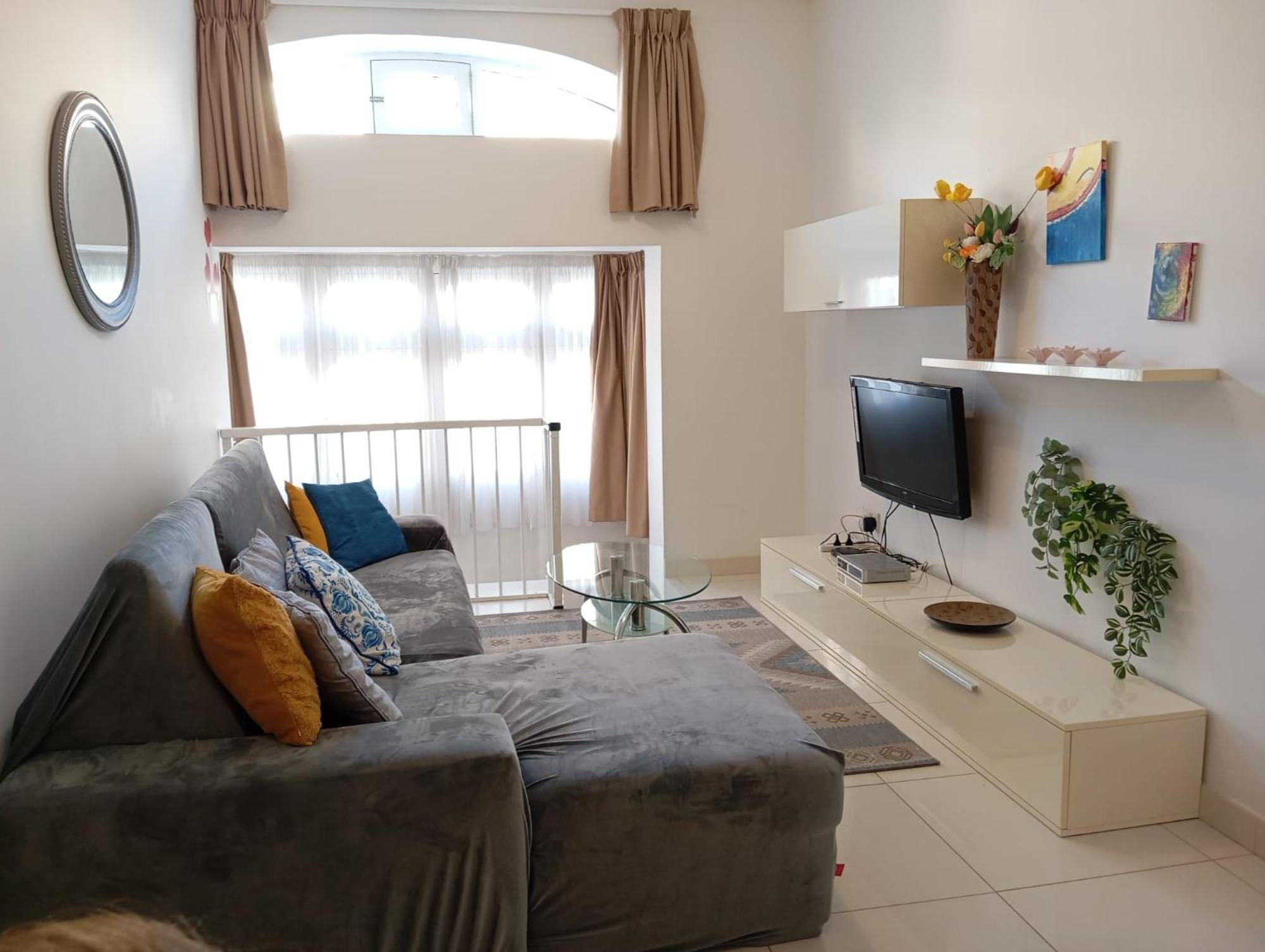 Modern Apartment In The Heart Of Sliema Steps From The Seafront Exterior photo